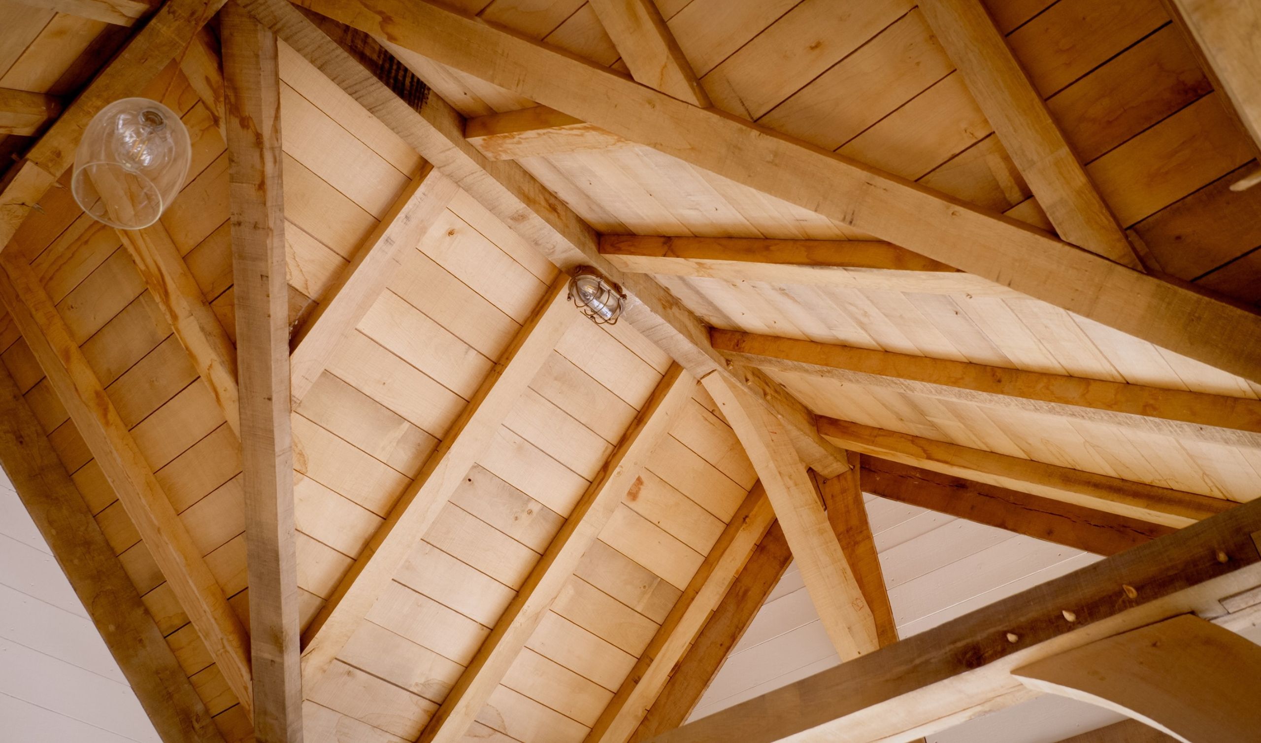 oak frame ceiling feature in boathouse